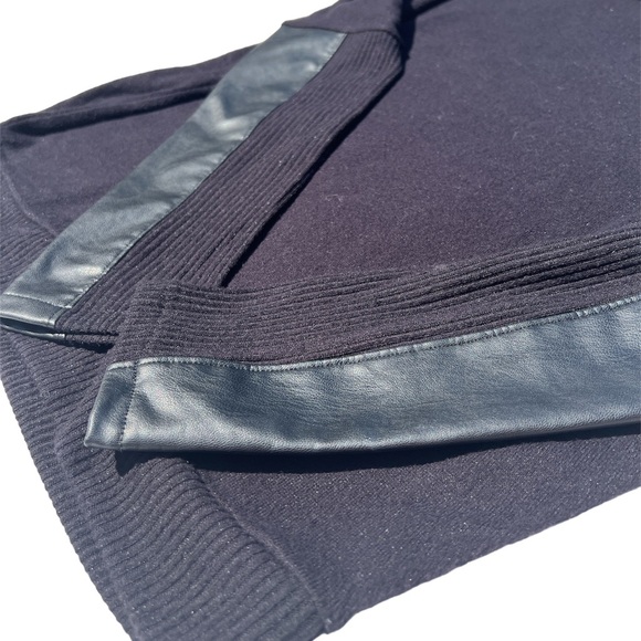 Sweater - Picture 2 of 4